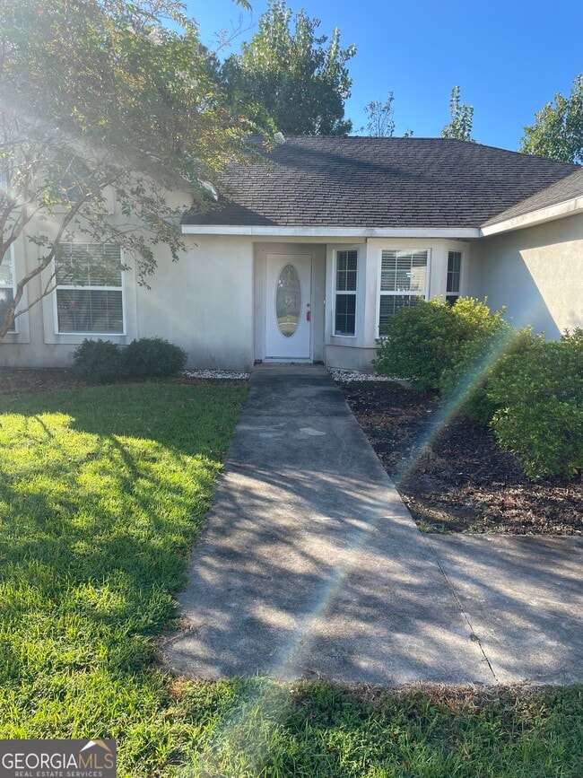 Building Photo - 208 Royal Palms Ave