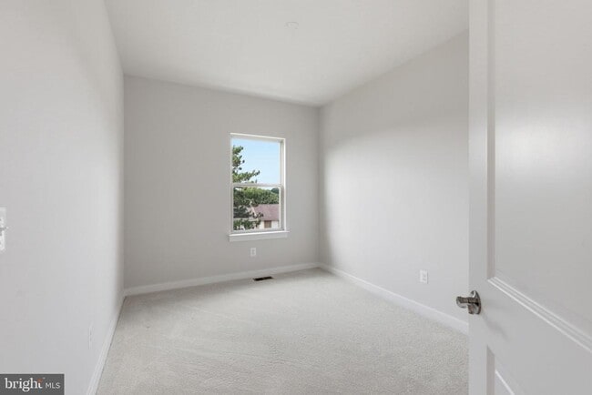 Building Photo - 2118 Acadia Rd
