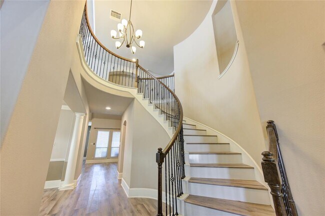 Building Photo - 611 Whitney Oaks Ln