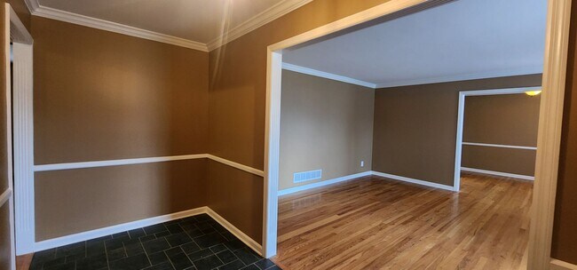 Building Photo - FRESH Paint!  Sprawling, Hurstbourne Ranch with Basement!  3 Bedrooms, 3 Full Baths, Hardwood Flo...