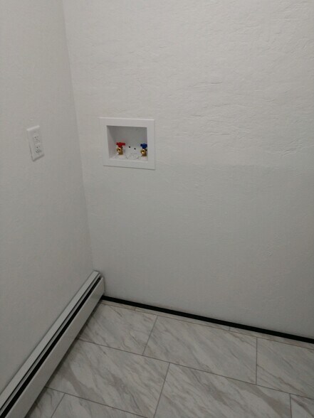 Building Photo - 1357 N Main Ave