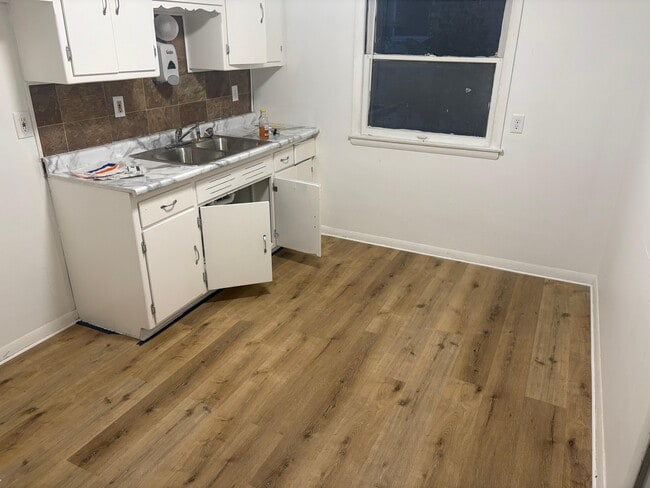 Building Photo - 5754 N 65th St