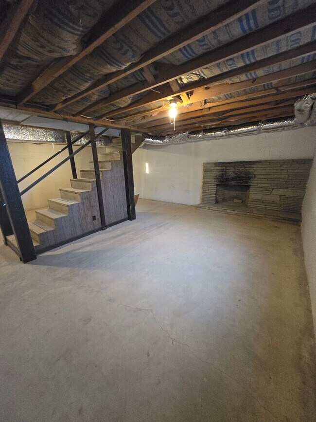 Building Photo - Charming 3-Bedroom, 2-Bathroom Brick Home for Rent