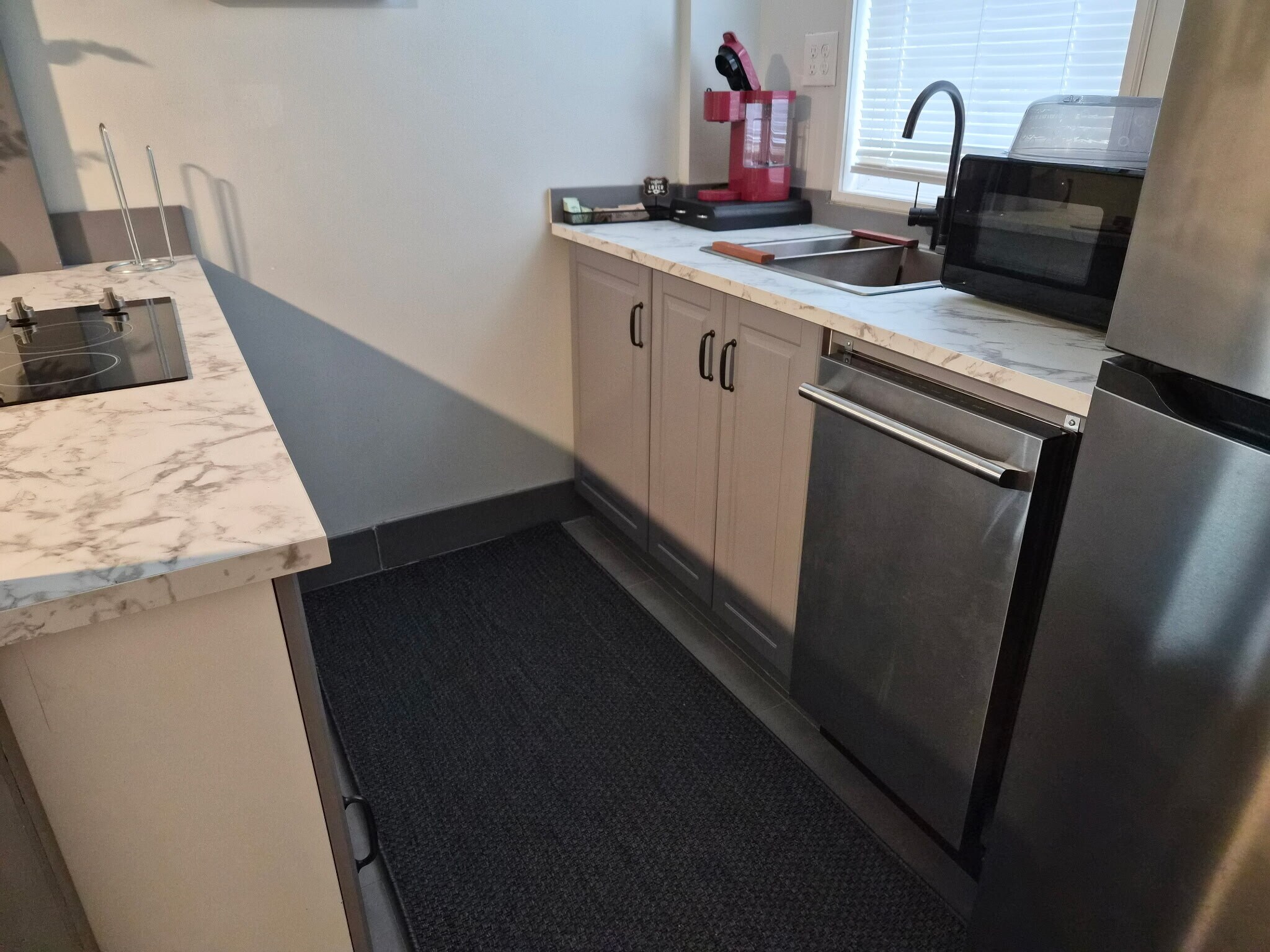 Fully Equipped Kitchen - 1513 Truman Rd