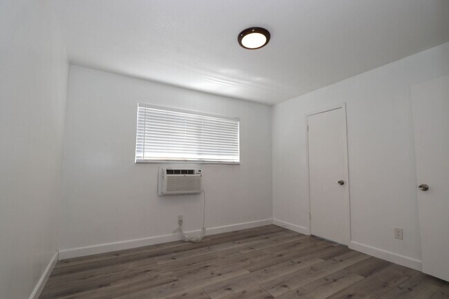 Building Photo - 460 Vista Ave