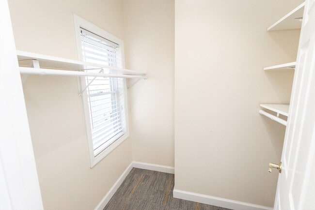 Building Photo - 909 Hancock St