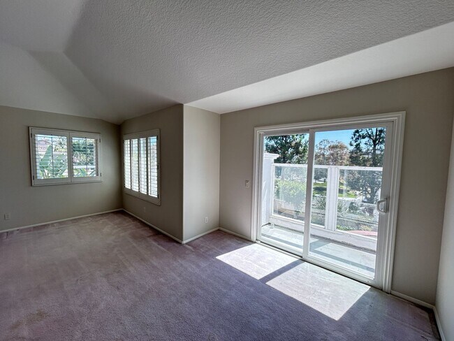 Building Photo - 8132 E Hillsdale Dr