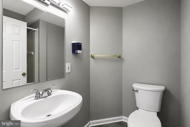 Building Photo - 15025 Timberlake Dr