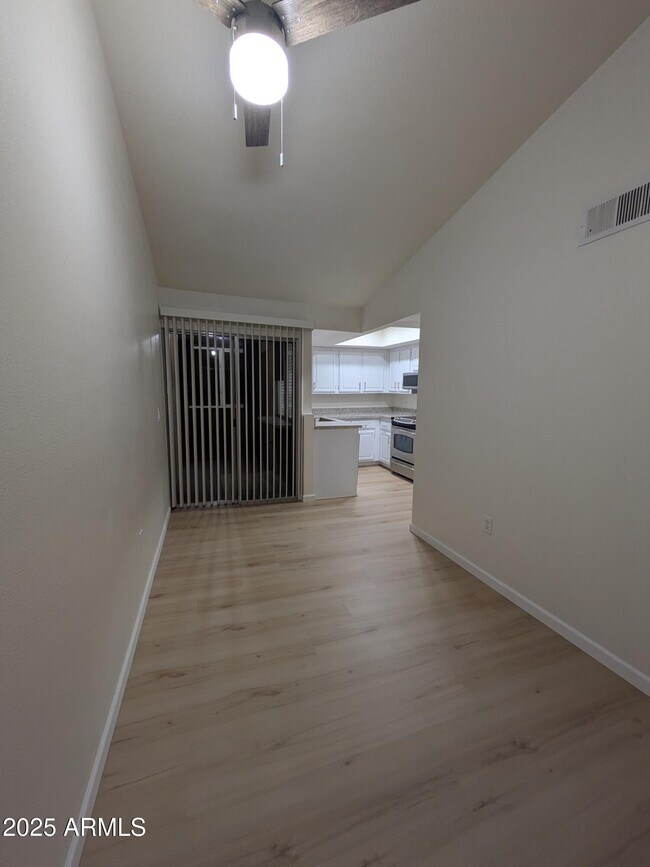 Building Photo - 461 W Holmes Ave