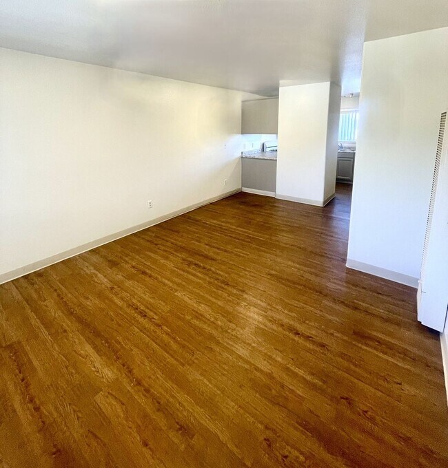 Building Photo - Just Reduced!!! Private 2 bedroom apt