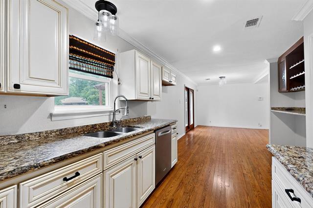 Building Photo - 2927 Selma Ln