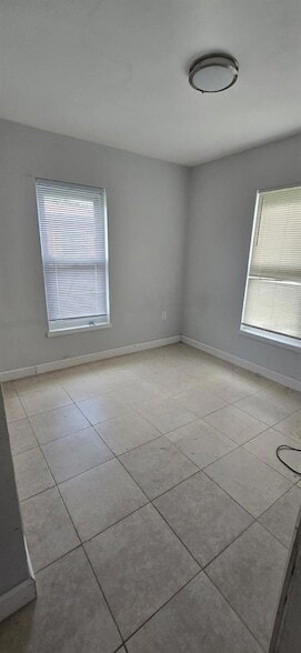 Building Photo - 480 Sharon Cir