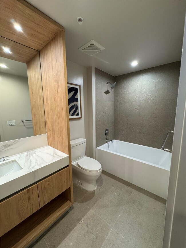 Building Photo - 11 NE 6th St