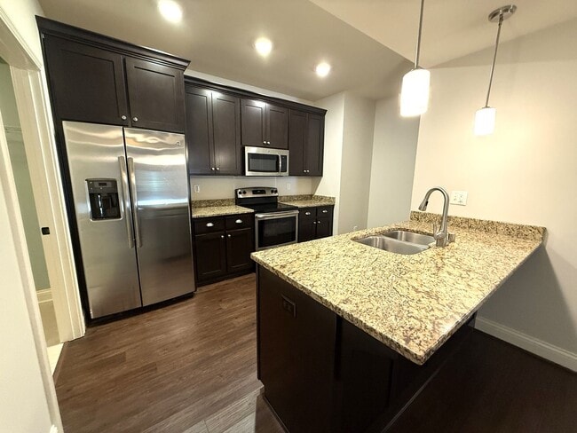 Building Photo - Spacious 2 Bed / 2 Bath Condo in the Heart of Middletown
