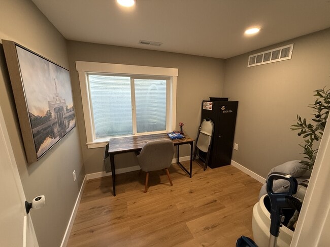 Building Photo - 9277 N Scenic Mountain Dr