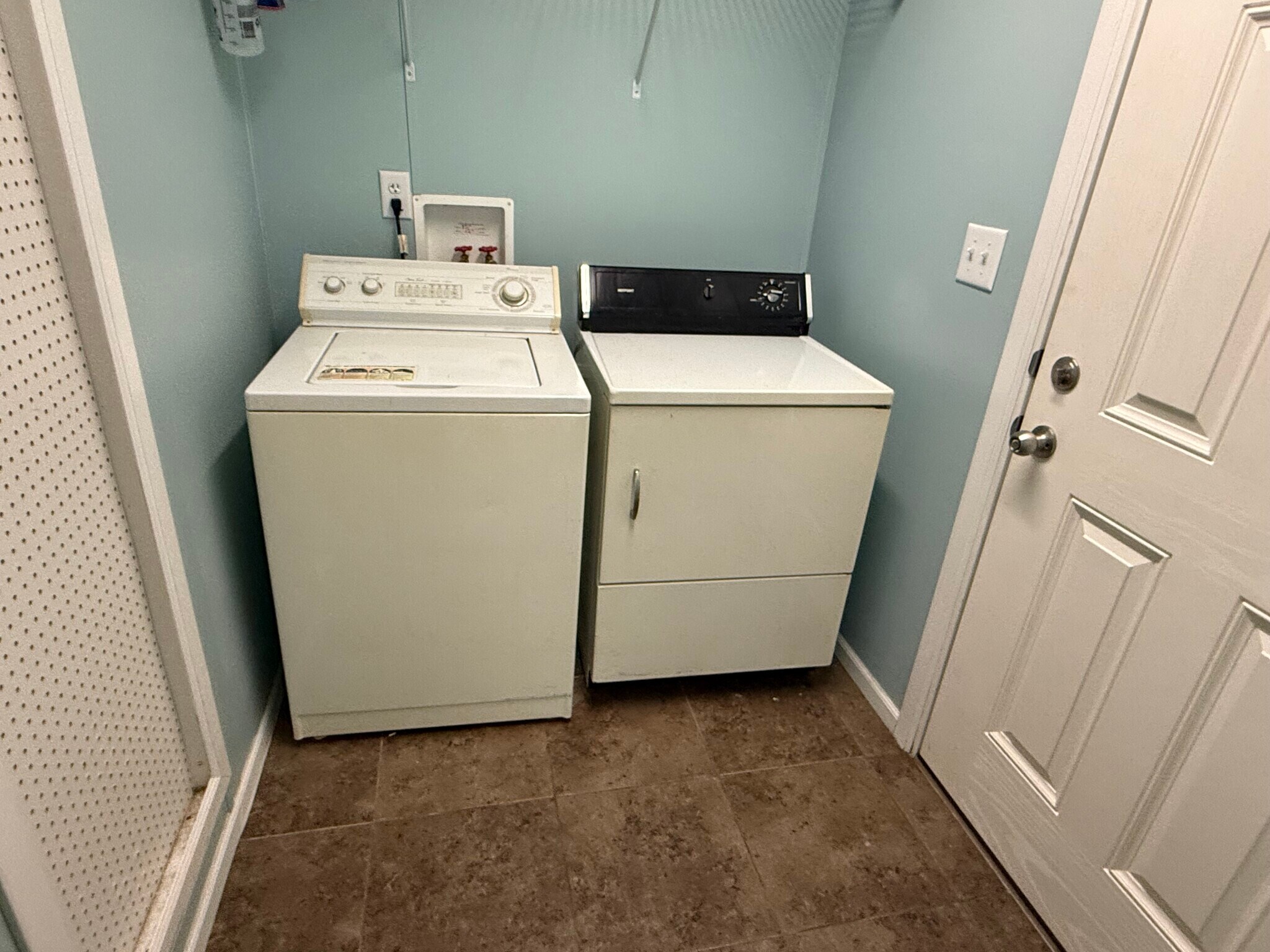 Building Photo - 128 Park Blvd