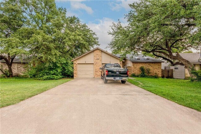 Building Photo - 8806 Piney Point Dr