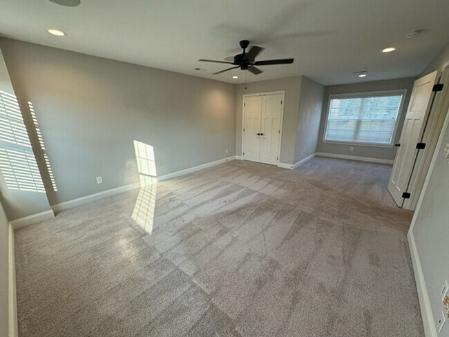 Building Photo - Knoxville 37920 - **COMING AVAILABLE August 1st** Beautiful single family home located in South K...