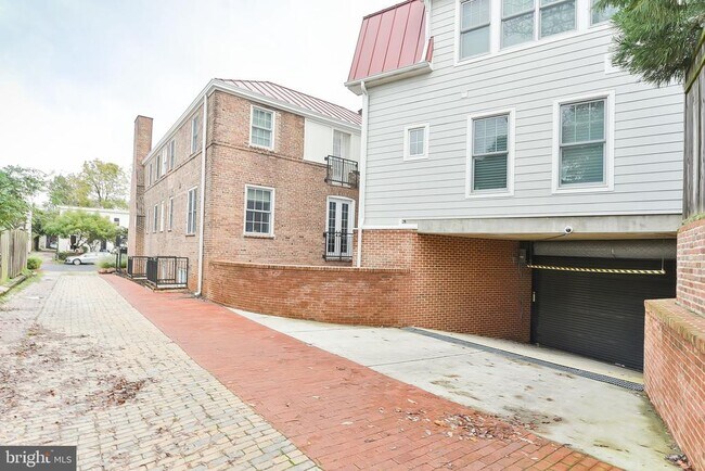 Building Photo - 628 South Carolina Ave SE