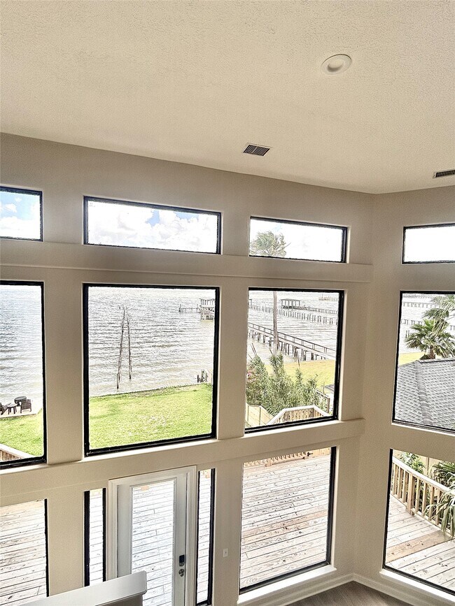 Building Photo - 807 Kipp Ave