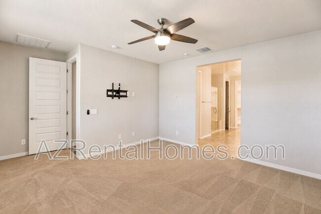 Building Photo - 9742 Thatcher Ave