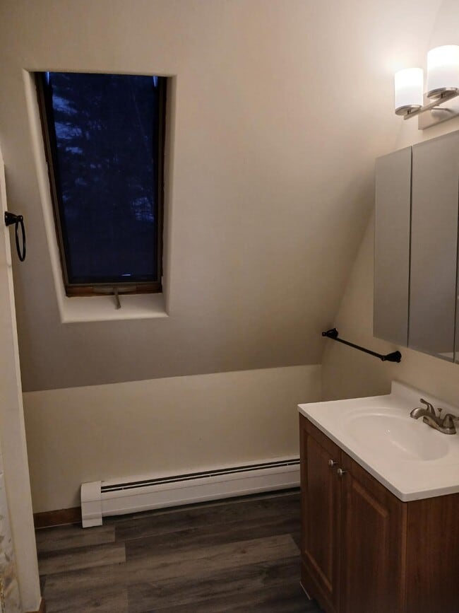 Building Photo - 4 Easy St