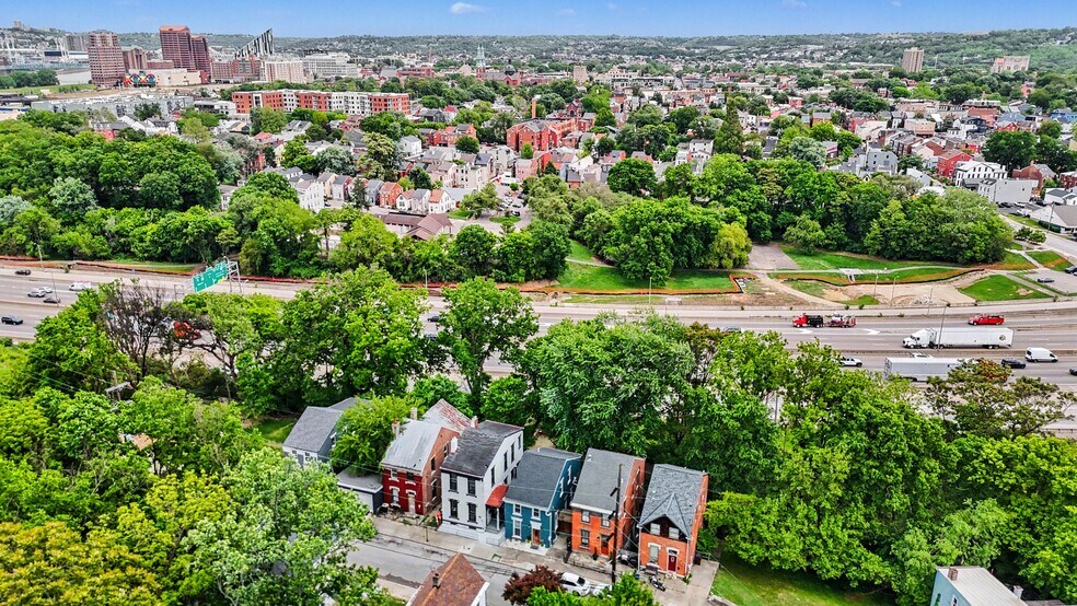 Building Photo - 818 Crescent Ave