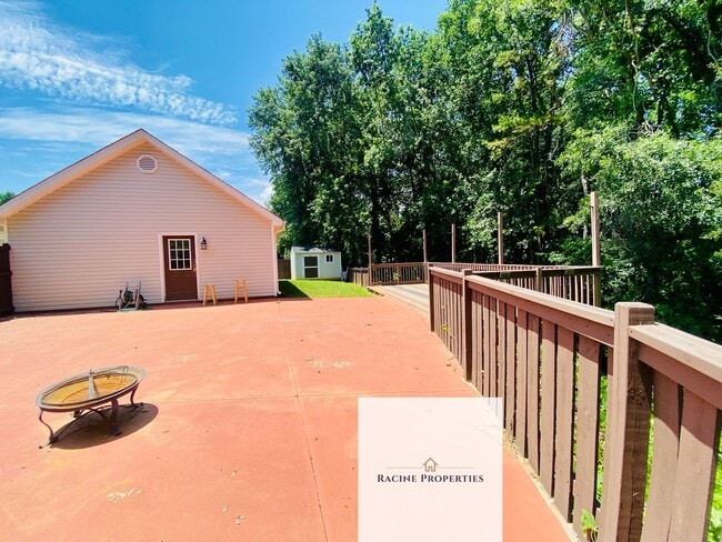 Building Photo - Charming Home in the Heart of Greenville