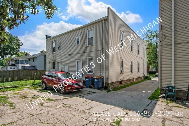 Building Photo - 19 La Belle St SE