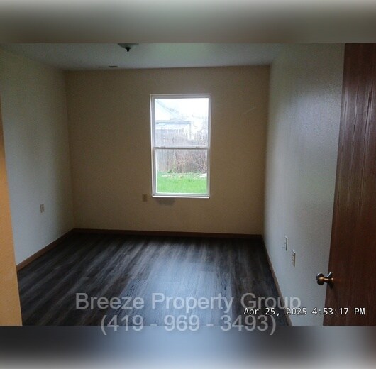 Building Photo - 1863 N Erie St