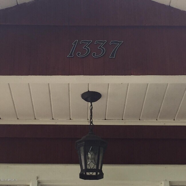 Building Photo - 1337 Menna St