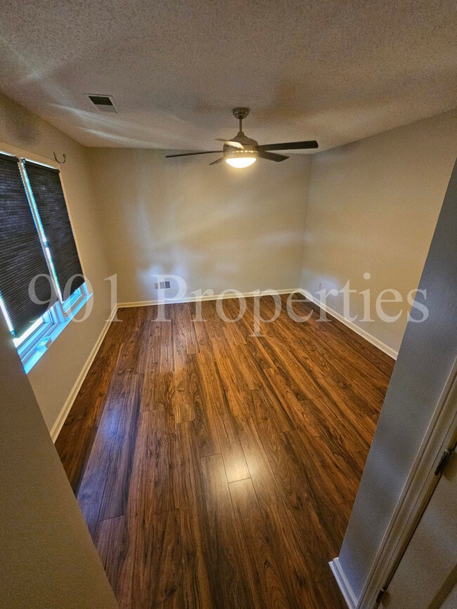 Building Photo - 8595 Riverchase Dr