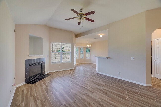 Building Photo - 1013 Lantana Ln