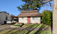 Building Photo - Cute 3 bed/1 bath South Campus home - Avai...