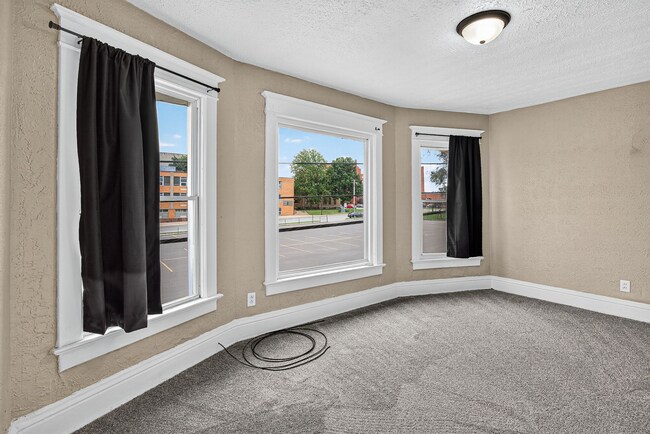Primary Photo - 313 W 3rd St