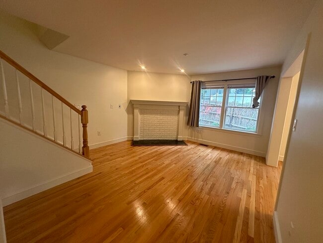 Building Photo - 18 Edgemoor Cir