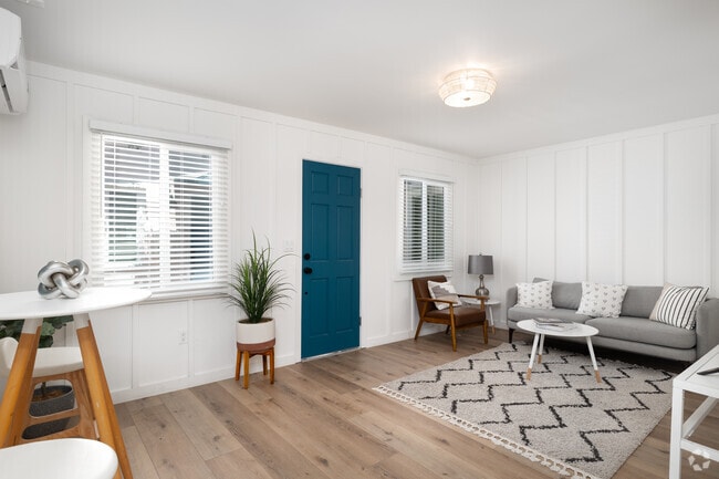 Dining Room/Living Room - 314 N Venice Blvd