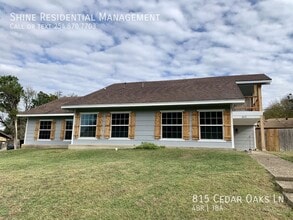 Building Photo - 815 Cedar Oaks Ln