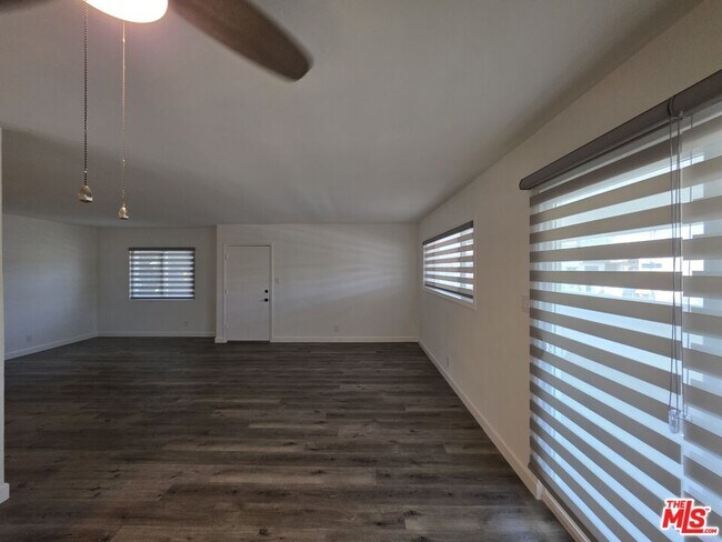 Building Photo - 10734 Palms Blvd