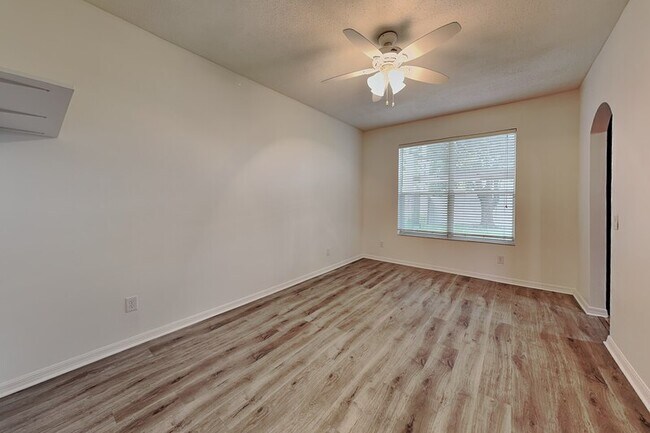 Building Photo - 9525 Southern Garden Cir