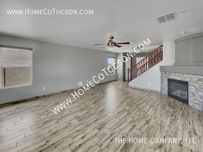 Building Photo - 1034 W Camino Hombre Viejo