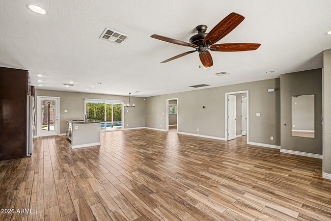 Building Photo - 1340 E Donner Dr