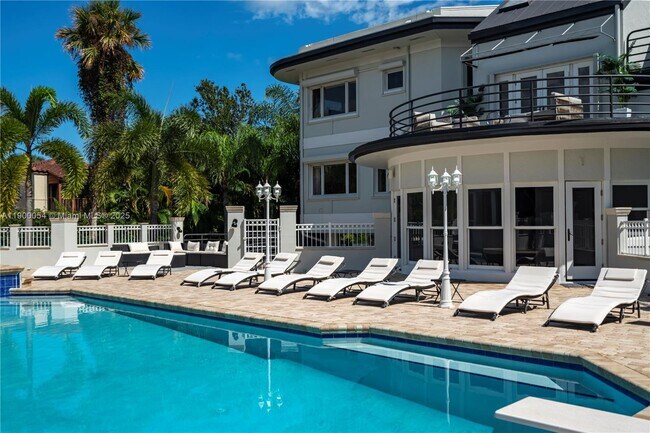 Building Photo - 2827 S Indian River Dr