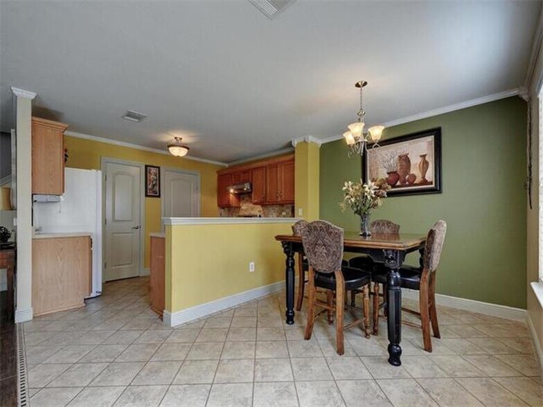 Building Photo - 8705 Davis Oaks Trail