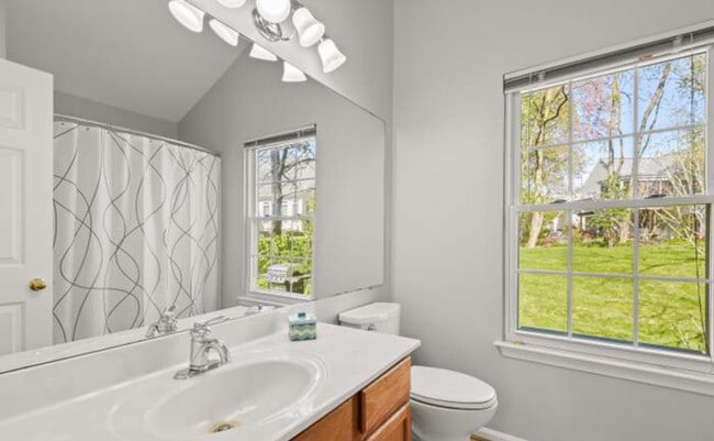 Building Photo - 12909 Summer Hill Dr
