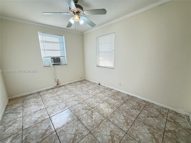 Building Photo - 4801 SW 18th St