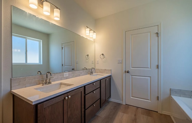 Building Photo - 761 Spyglass
