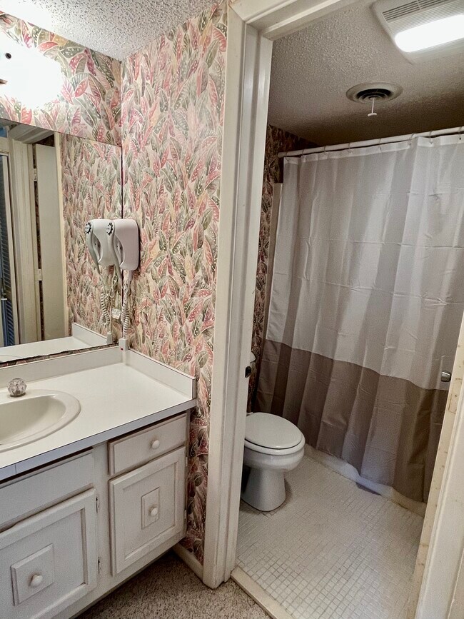 Building Photo - 535 Salter Path Rd