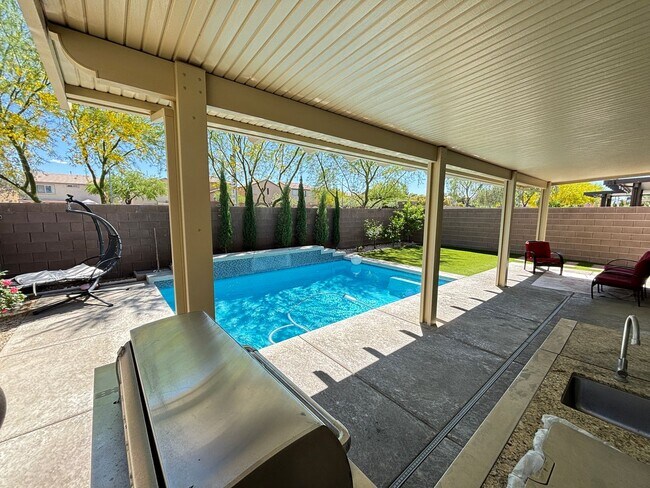 Building Photo - Contemporary 4Bed/3Bath/3 Car/+ Loft -residence located in the Silverado Ranch area