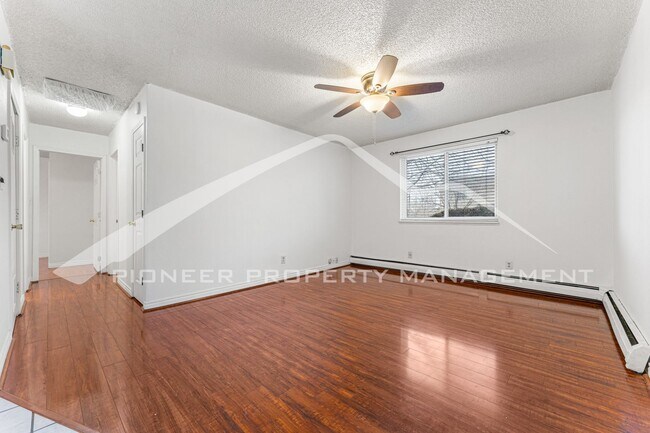 Building Photo - Beautiful Townhome with Detached Garage and Pool Access!
